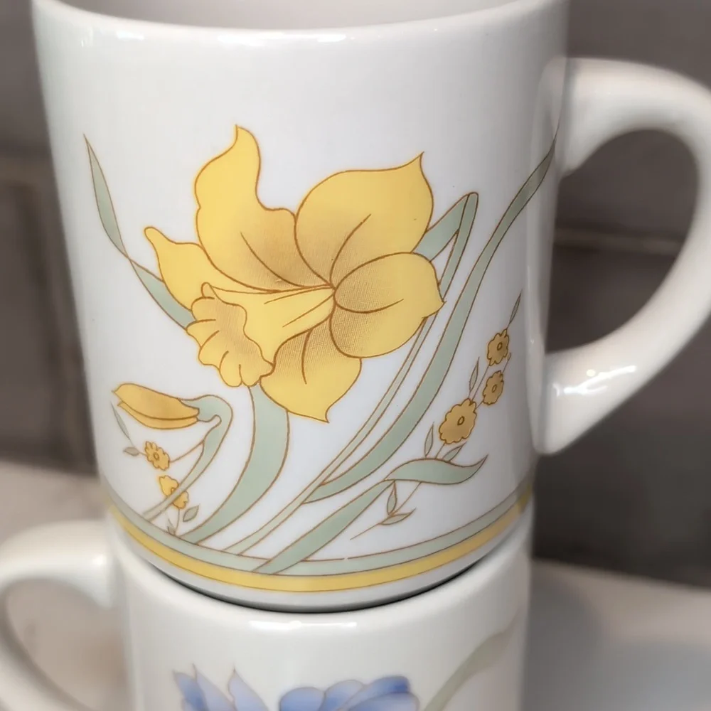 Vintage Finest Ceramics Floral mug set - Picture 5 of 8